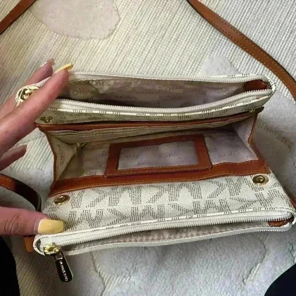 MK bag! - Picture 4 of 5